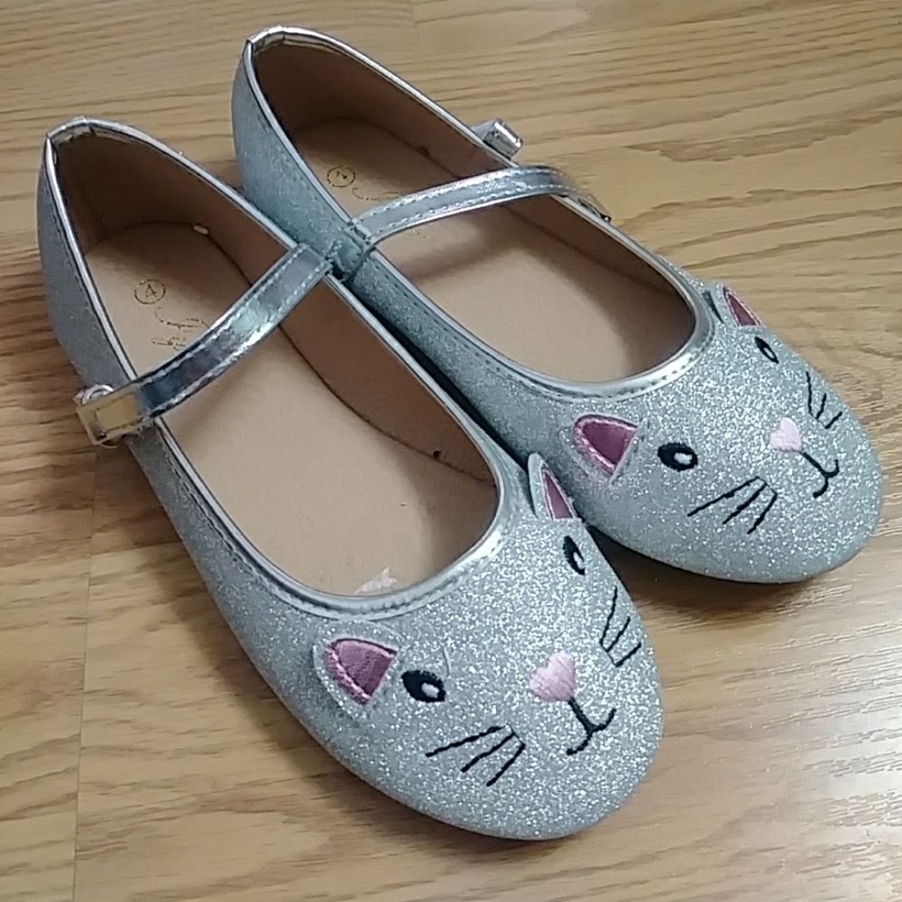 🆕 Kitty glitter flats